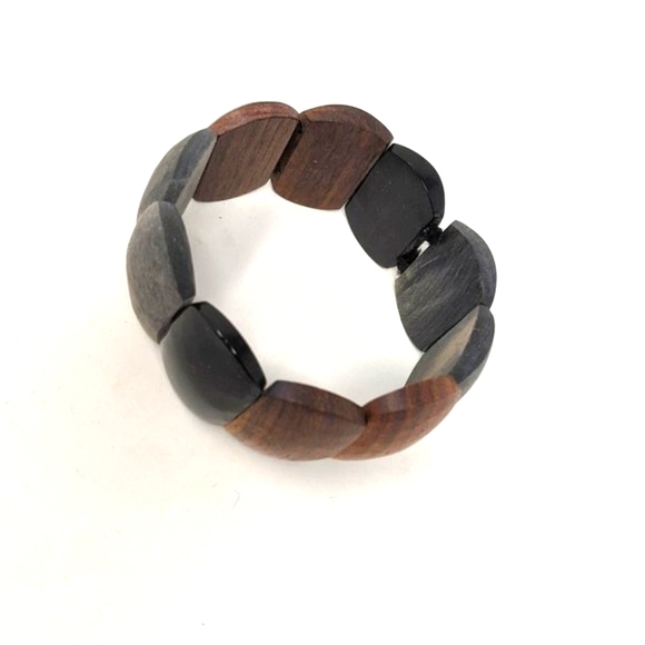 Zebu Horn and Wood Bracelet from Madagascar - Picture 3 of 3